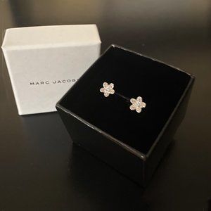 Marc Jacobs Jewelry - Marc Jacobs Silver Flower Stud Earrings Marc Jacobs Jewelry - Marc Jacobs Silver Flower Stud Earrings